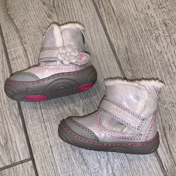 Surprise by Stride Rite Baby Girl Booties - Picture 3 of 7